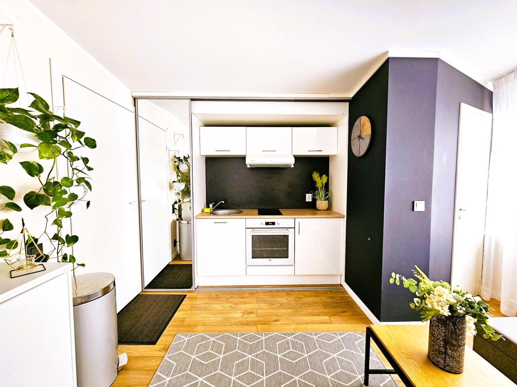Cofy Rentals - Centrally Located, Quiet District, Air-Conditioning, Free Parking, 24-7 Express Check-In-Out, Close To Sea And Everything You Need For Living! Tallinn Bilik gambar
